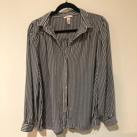 ⭐️⭐️⭐️Button up stripped top - Picture 1 of 5